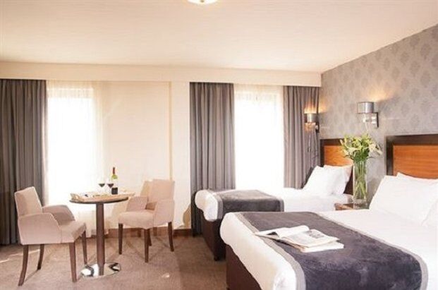 Treacys & Leisure Centre Hotel 3*